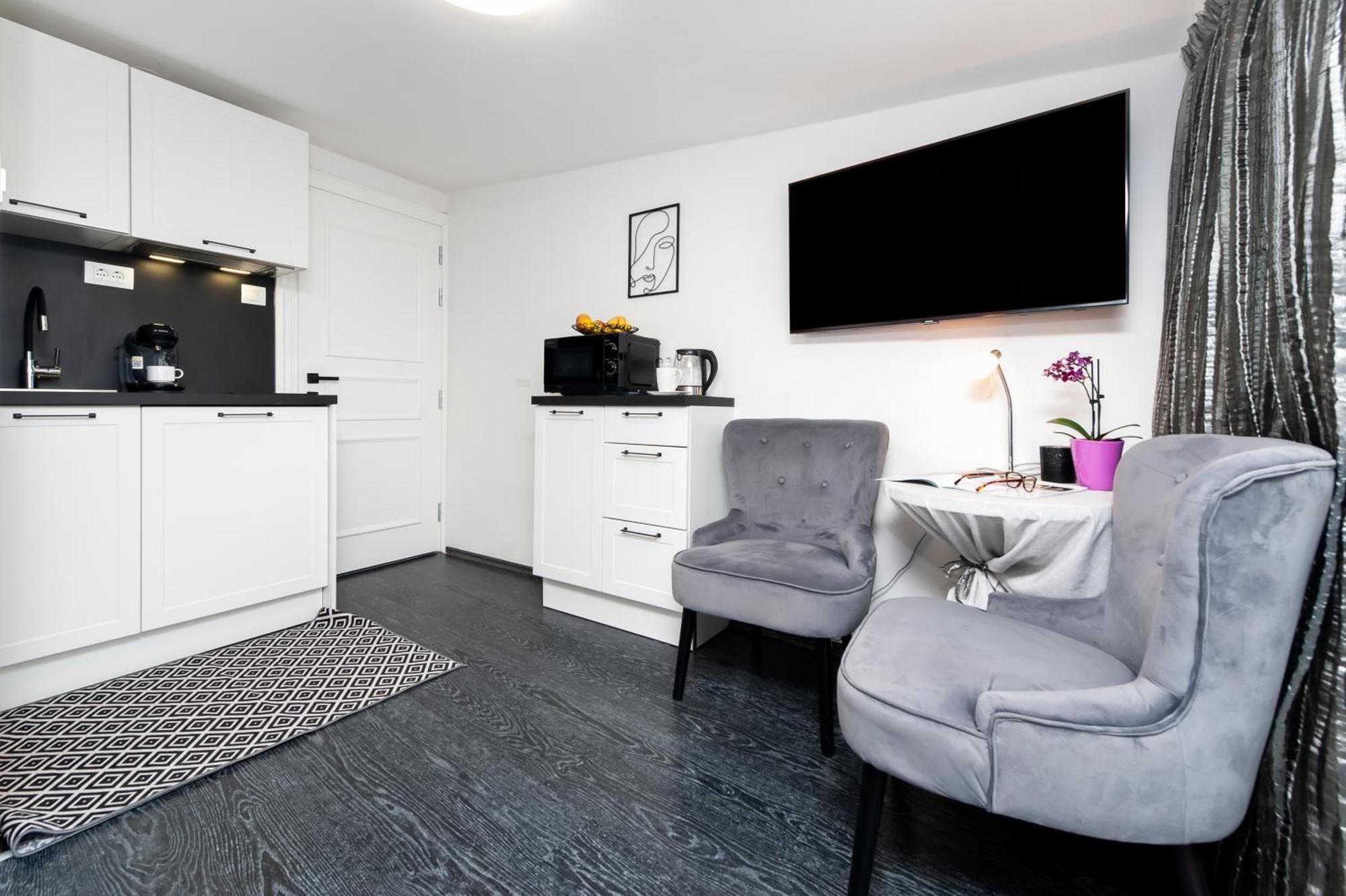 Studio Apartment Sunce ロヴィニ エクステリア 写真