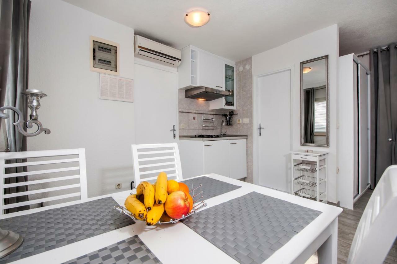 Studio Apartment Sunce ロヴィニ エクステリア 写真