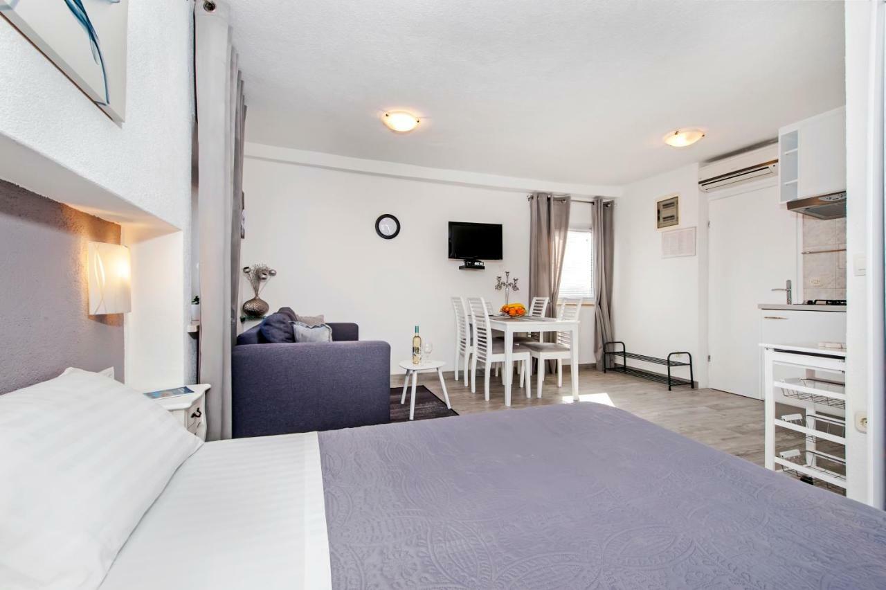 Studio Apartment Sunce ロヴィニ エクステリア 写真