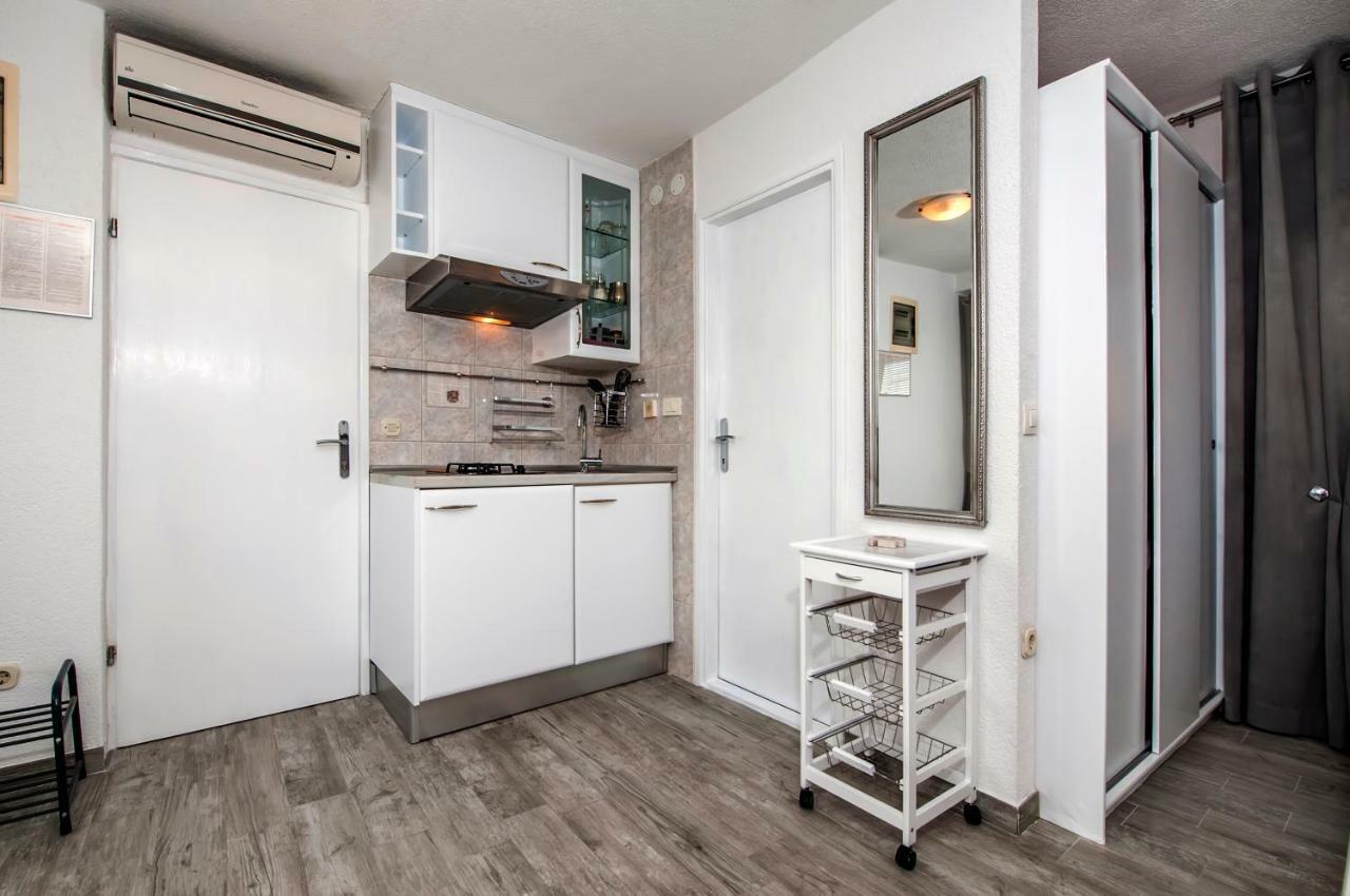 Studio Apartment Sunce ロヴィニ エクステリア 写真