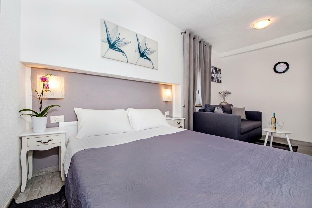 Studio Apartment Sunce ロヴィニ エクステリア 写真